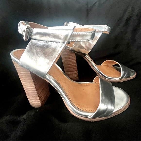 Coach stacked heel sandals, shiny silver - Picture 3 of 6
